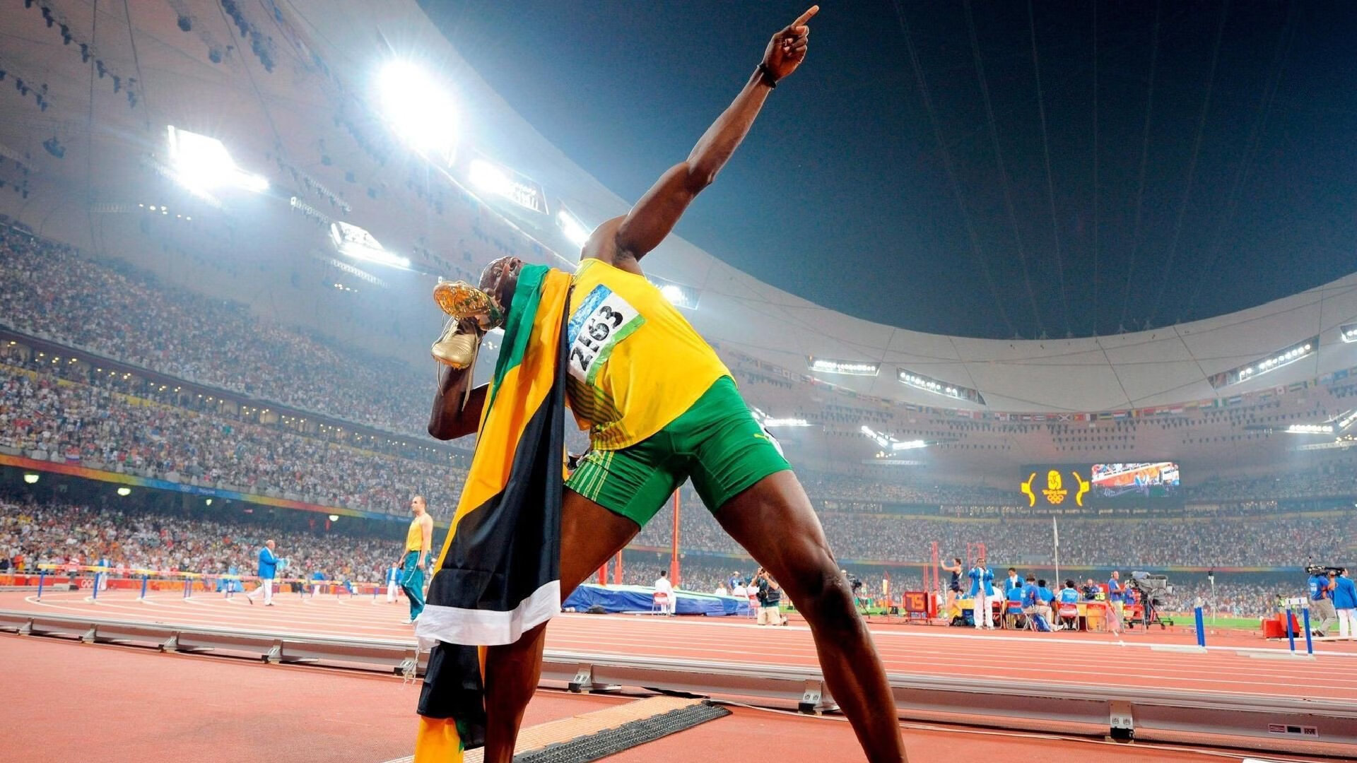 “胡利安·门德斯的进攻与防守双重威胁,助力美洲狮队实现突破”